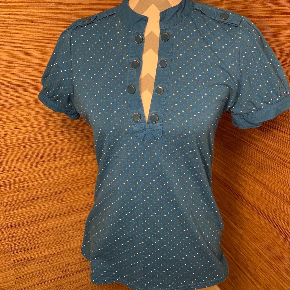 Burton V neck knit shirt